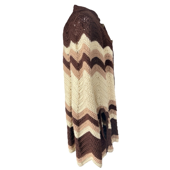 Women's OSFM Brown Cream & tan Chevron pattern Crochet Poncho Handmade? Buttons - Picture 5 of 7